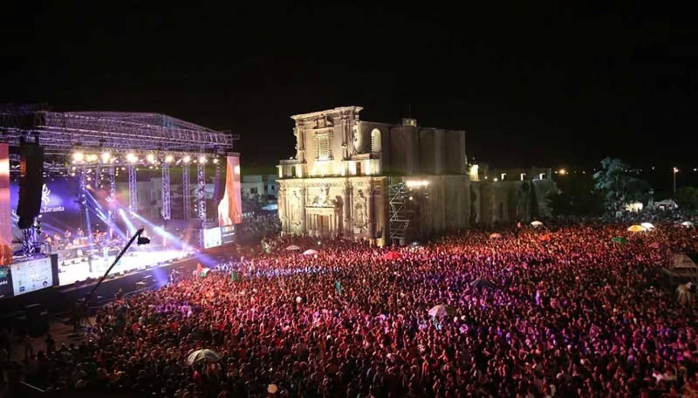 Concertone La Notte della Taranta: “Sotto lo stesso cielo”, un incontro tra popoli e culture.
🌐 www.galatina24.it