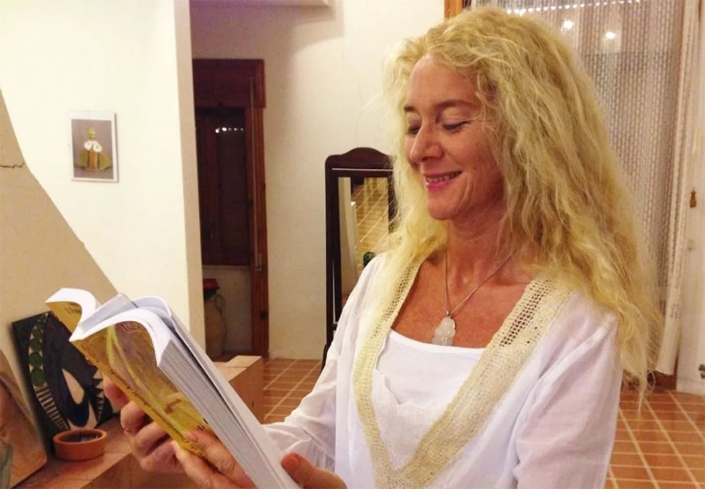 A Galatina, “La scialletta rossa” illumina il dibattito su mafia e giustizia.
🌐 www.galatina24.it