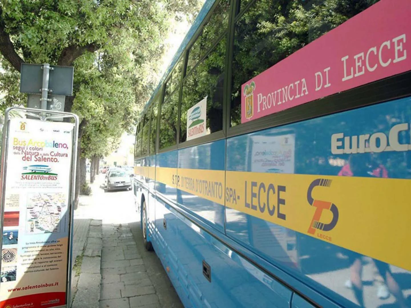 “Salentoinbus” continua ad attrarre turisti e residenti. Confermato il nuovo transito da Galatina.

🌐 www.galatina24.it