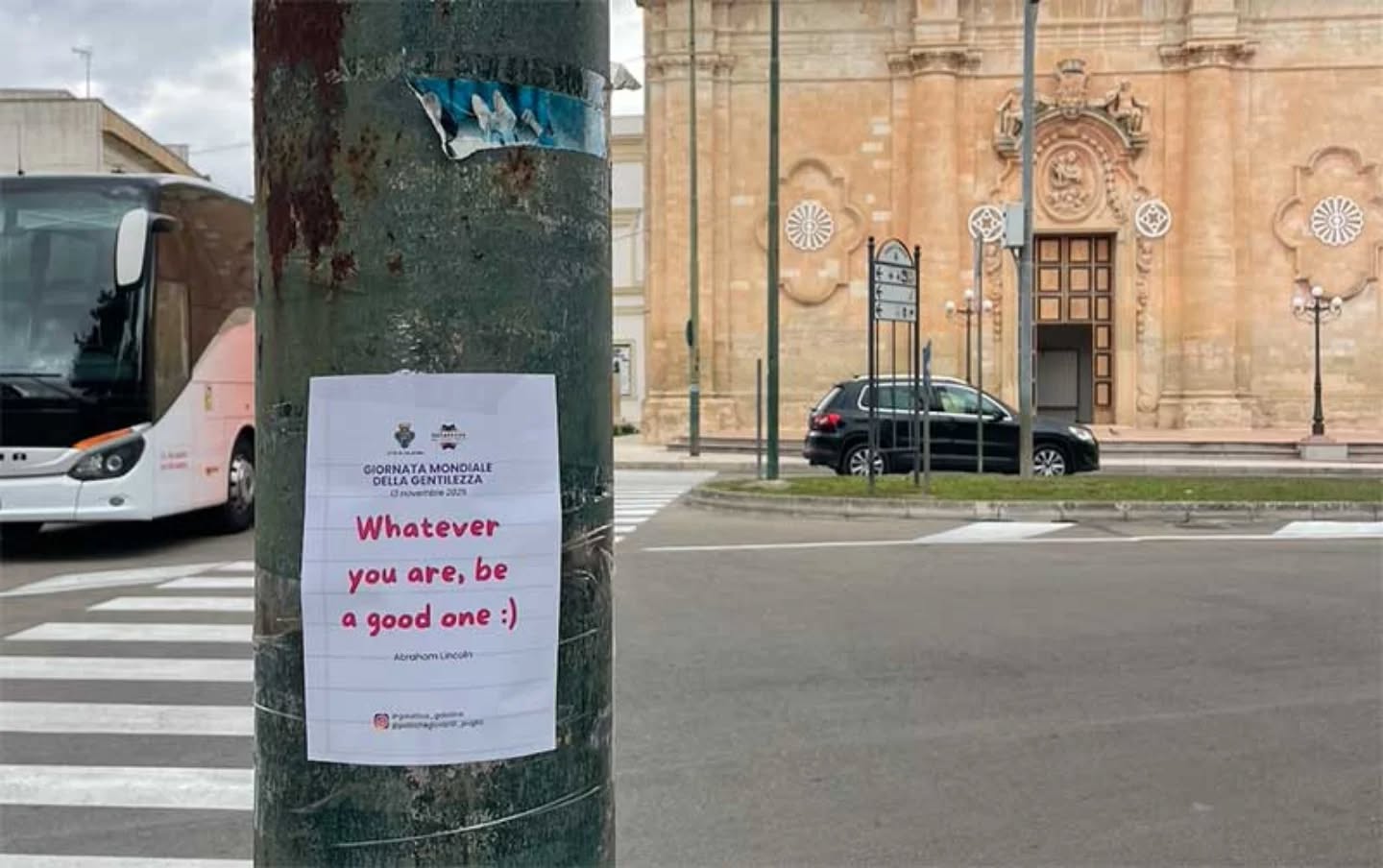 “L’invasione gentile”: i biglietti sparsi per Galatina sono realizzati dal Nodo Galattica.

🌐 www.galatina24.it