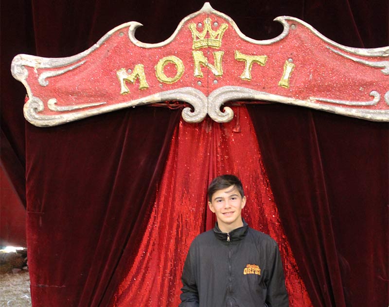 Il più giovane clown d’Italia è di Galatina. Si chiama Alex e si esibisce al Circo Marina Orfei Il più giovane clown d’Italia è di Galatina. Si chiama Alex e si esibisce al Circo Marina Orfei