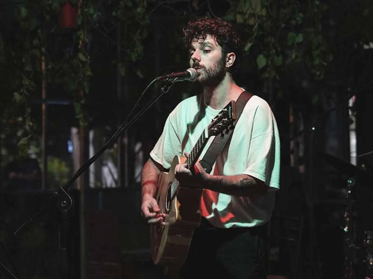 L’artista galatinese ilfuturoinFausto (IFIF) presenta il primo singolo “Disinnescare”

🌐 www.galatina24.it