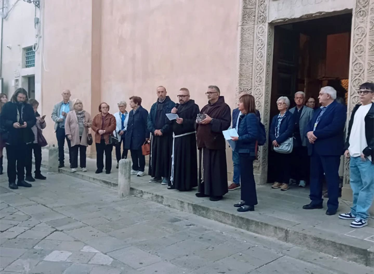 Galatina: inaugurata la mostra d’arte ispirata al “Cantico delle creature”.
🌐 www.galatina24.it