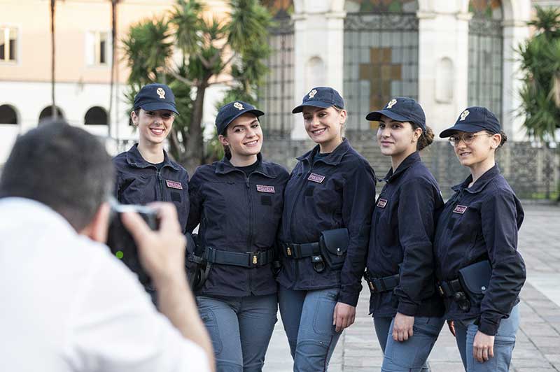 Calendario 2024: donne e uomini della Polizia di Stato in dodici scatti -  GALATINA24