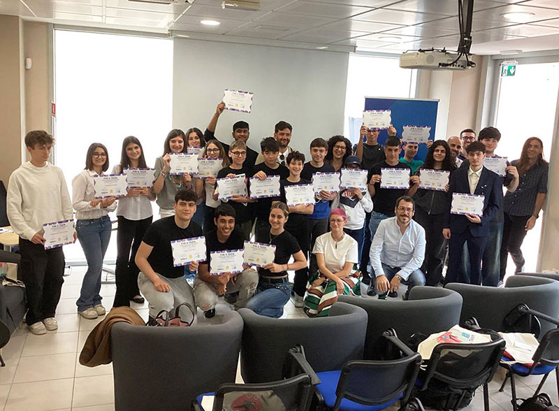 Creatività, ingegno e impegno sociale con il corso di educazione al denaro “Fin 4 Teen” Creatività, ingegno e impegno sociale con il corso di educazione al denaro “Fin 4 Teen”
