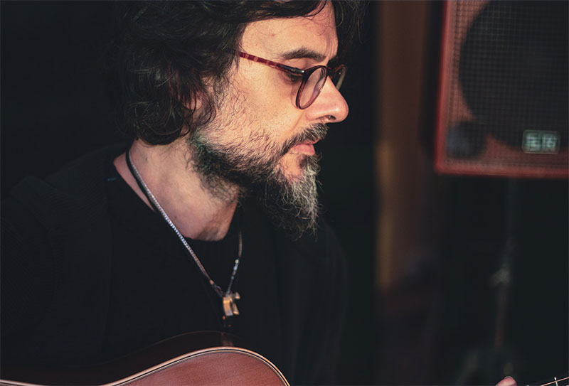 Il cantautore salentino Massimo Donno pubblica l’album “La spada e l’incanto” Il cantautore salentino Massimo Donno pubblica l’album “La spada e l’incanto”