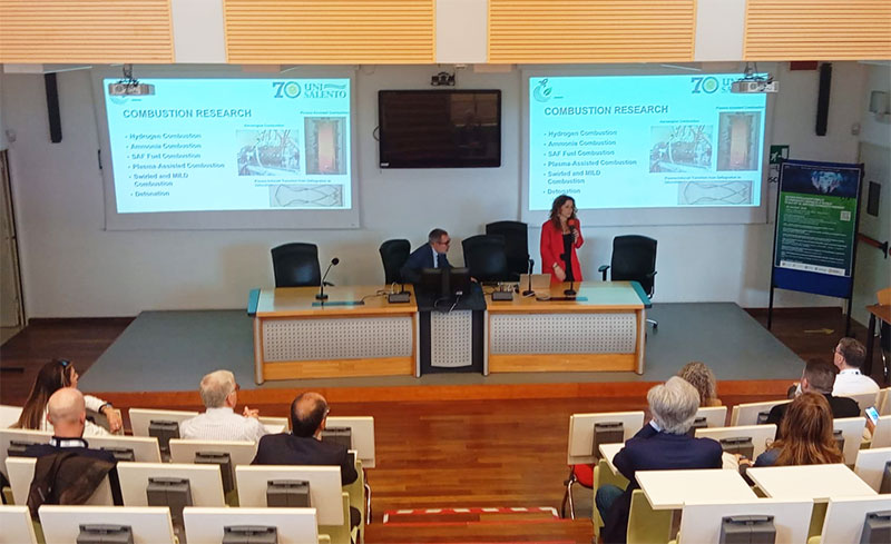 Aerospazio, imprese e scienziati USA fanno tappa in Puglia, all’Università del Salento Aerospazio, imprese e scienziati USA fanno tappa in Puglia, all’Università del Salento