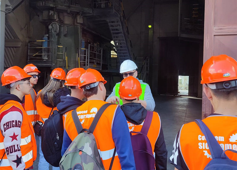 Gli studenti dell’IISS Don Tonino Bello di Tricase in visita allo stabilimento Colacem di Galatina Gli studenti dell’IISS Don Tonino Bello di Tricase in visita allo stabilimento Colacem di Galatina