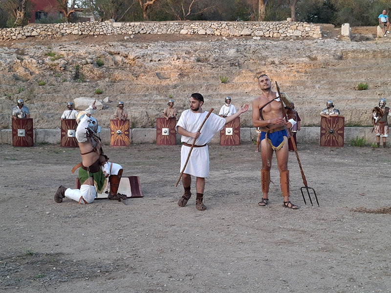 “Gladiatores rudini”: al Parco Rudiae un evento speciale che unisce divulgazione e spettacolo “Gladiatores rudini”: al Parco Rudiae un evento speciale che unisce divulgazione e spettacolo