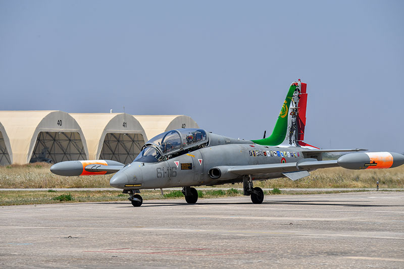 Il T-339A termina l’attività presso la base militare di Galatina dopo 45 anni. In volo il T-345A Il T-339A termina l’attività presso la base militare di Galatina dopo 45 anni. In volo il T-345A