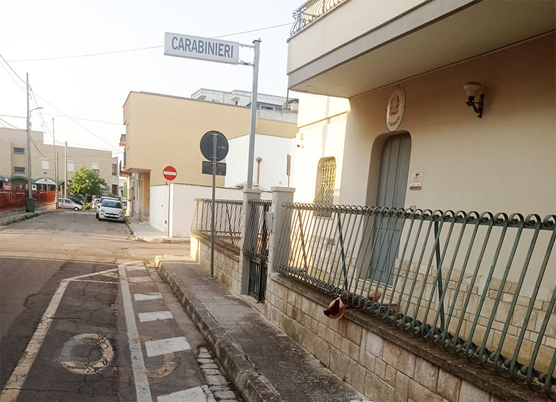 Galatina: un mazzo di rose davanti alla caserma per ricordare il brigadiere Carlo Legrottaglie Galatina: un mazzo di rose davanti alla caserma per ricordare il brigadiere Carlo Legrottaglie