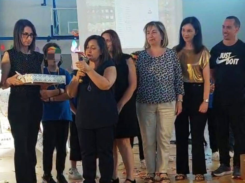 “Giochiamo a fare la Pace”: uno spettacolo della V C di Collemeto per salutare la scuola primaria “Giochiamo a fare la Pace”: uno spettacolo della V C di Collemeto per salutare la scuola primaria