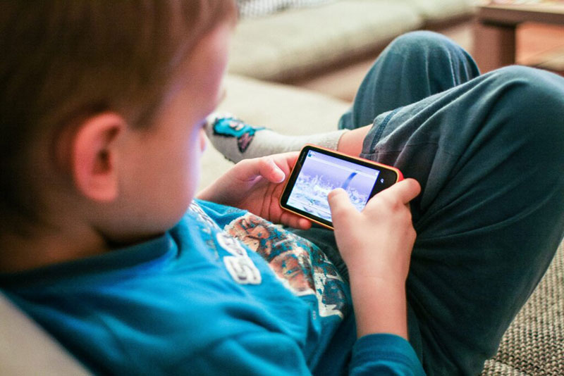 Indagine sull’uso del cellulare da parte dei bambini salentini. Ecco il report di SafeNet Indagine sull’uso del cellulare da parte dei bambini salentini. Ecco il report di SafeNet