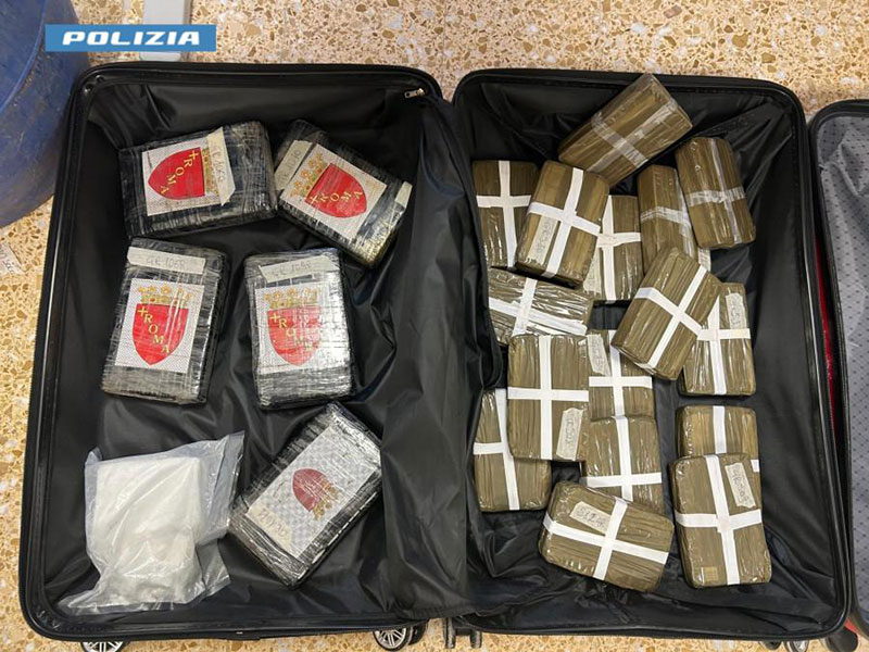 Maxi operazione della Polizia di Stato: sequestrati oltre 78 kg di droga, tre arresti Maxi operazione della Polizia di Stato: sequestrati oltre 78 kg di droga, tre arresti