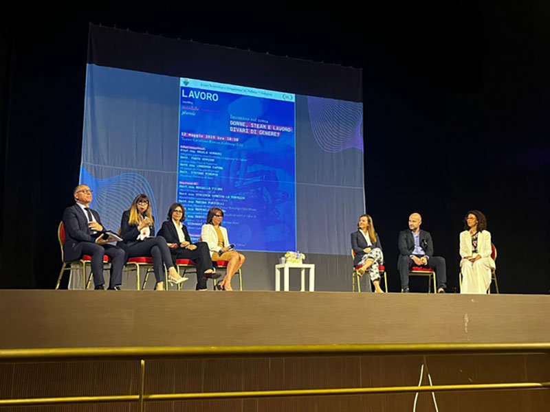 Il Liceo Vallone di Galatina premiato al concorso nazionale “STEAM: femminile plurale” Il Liceo Vallone di Galatina premiato al concorso nazionale “STEAM: femminile plurale”
