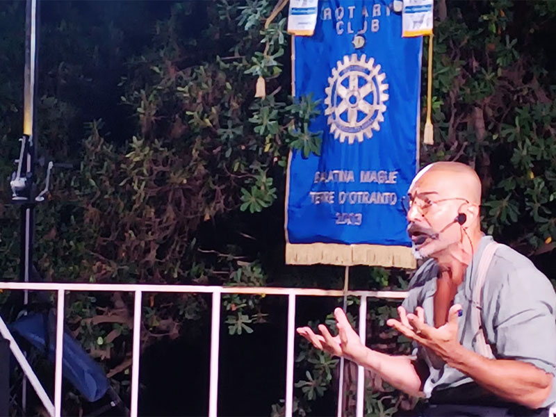 Rotary Club di Galatina: serata di beneficenza e cultura con la performance di Alessio Di Clemente Rotary Club di Galatina: serata di beneficenza e cultura con la performance di Alessio Di Clemente