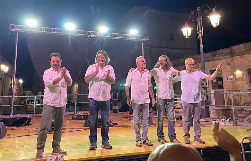 A 15 anni dalla scomparsa, una serata in ricordo del cantore salentino Uccio Aloisi A 15 anni dalla scomparsa, una serata in ricordo del cantore salentino Uccio Aloisi