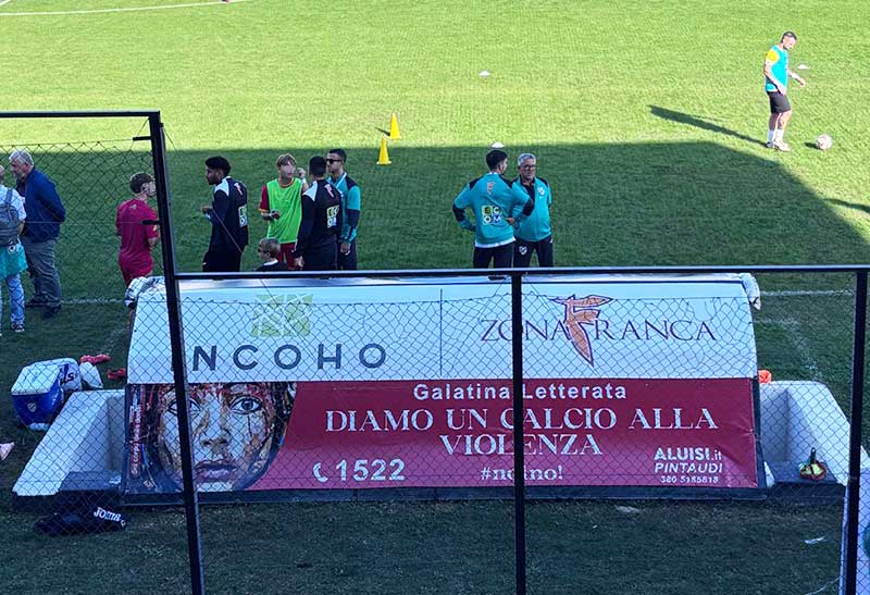 “Diamo un calcio alla violenza”: Galatina Letterata avvia una campagna di sensibilizzazione