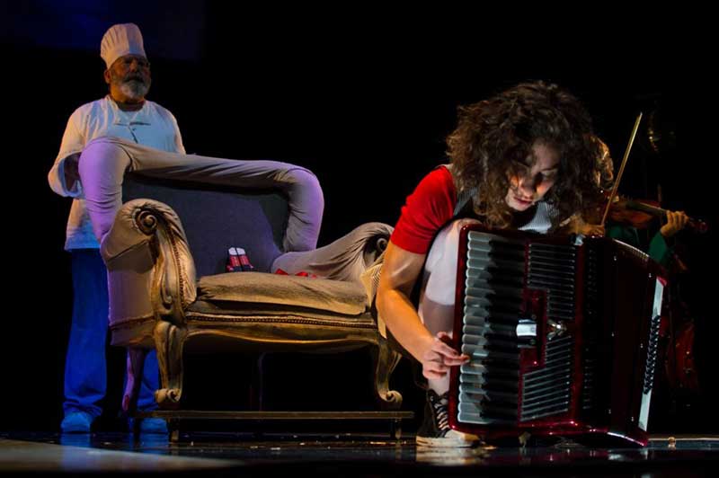 “Schiaccianoci Swing” per la rassegna “Ci vuole un fiore – Famiglie a teatro”