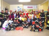 Babbo Natale dai tetti del “Fazzi” con i Vigili del Fuoco per consegnare doni ai piccoli pazienti