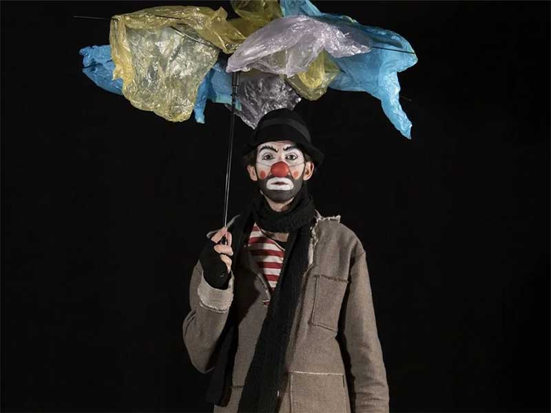 Clownerie, mimo, musica e grande immaginazione con “Casa Romantika” di David “Giulivo” Bianchi