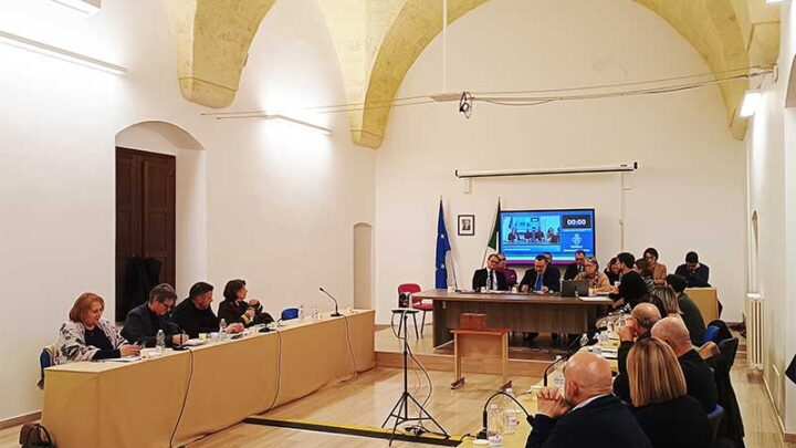 Tundo (CON): “Team o squadra? Parole vuote?”