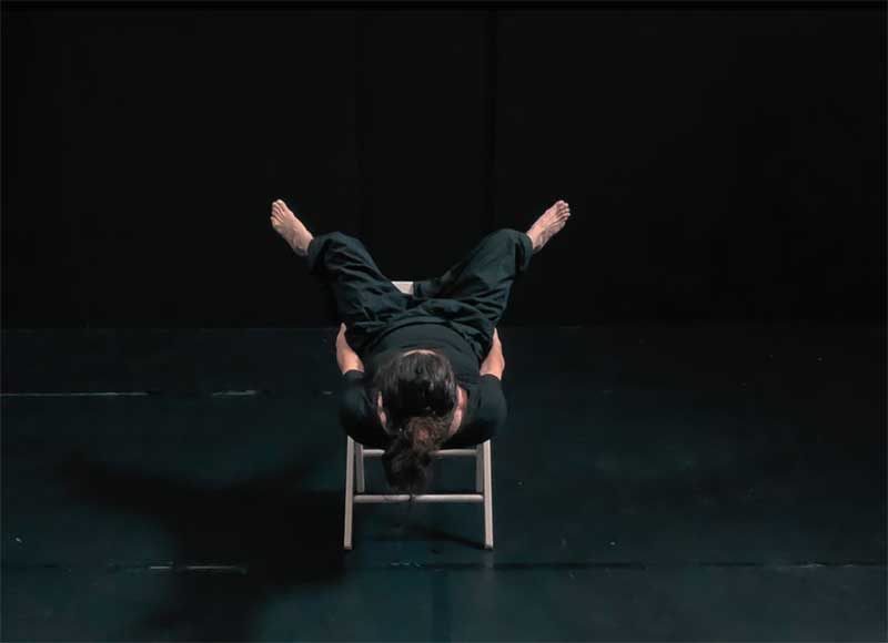 Silvia Gandolfi presenta lo spettacolo teatrale “Piove sempre sul pettinato”