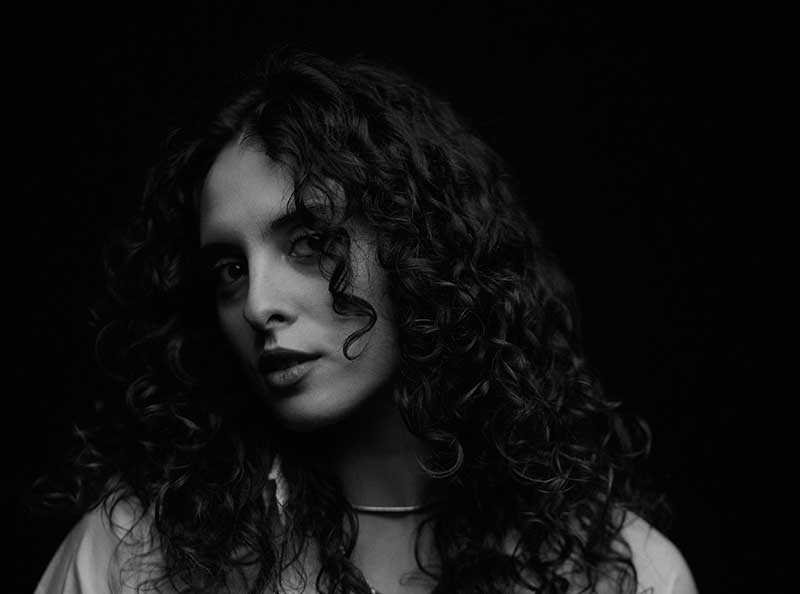 La cantante salentina ELIS protagonista a Casa Sanremo con il brano “Lupa”