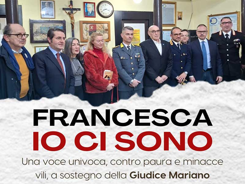 “FRANCESCA, IO CI SONO”. La richiesta di una voce sola e il sostegno incondizionato alla Giudice Mariano