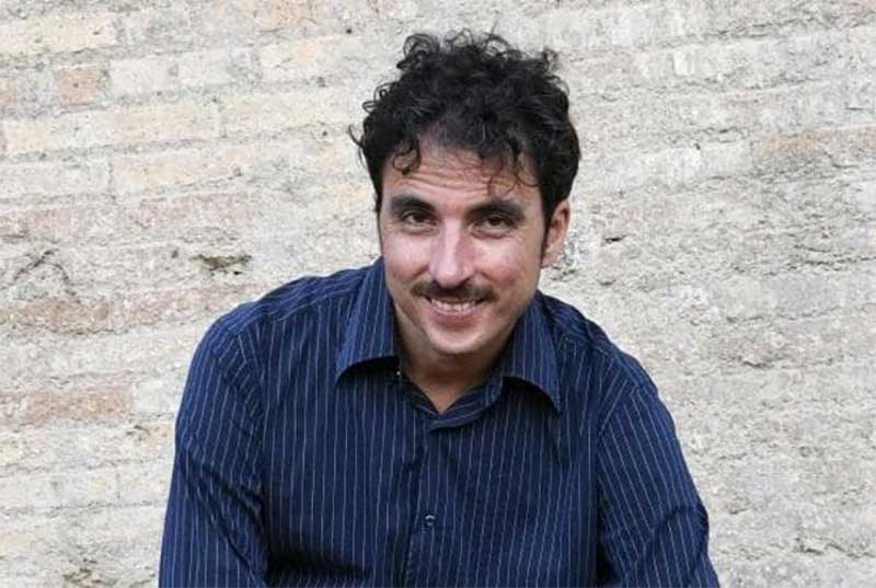 “Sulle strade dei libri”: lo scrittore Mario Desiati ospite di Radio Orizzonti Activity