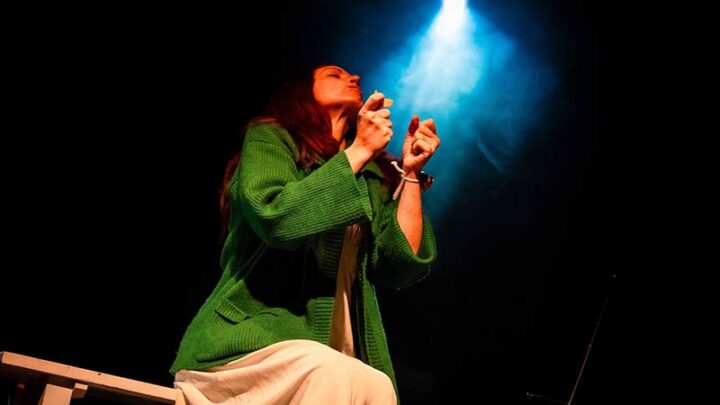 “Biscotti bigusto”: Arianna Gambaccini presenta un intenso monologo da Nasca il Teatro