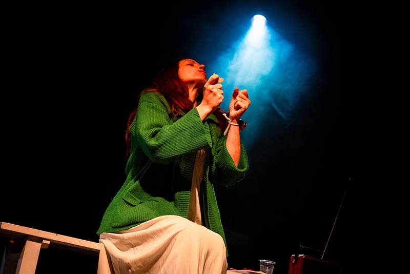 “Biscotti bigusto”: Arianna Gambaccini presenta un intenso monologo da Nasca il Teatro