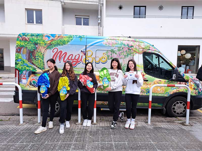 Nella scuola secondaria di I grado del Polo 3 di Galatina la Pasqua si tinge dei colori dei Pasqualotti