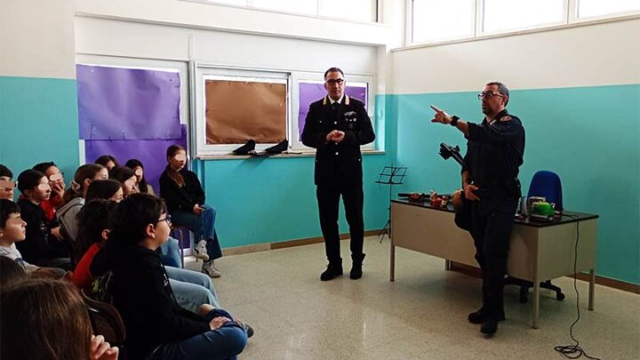 Educare alla legalità fin dai banchi di scuola: l’incontro con Carabinieri e artificieri al Polo 3 di Galatina