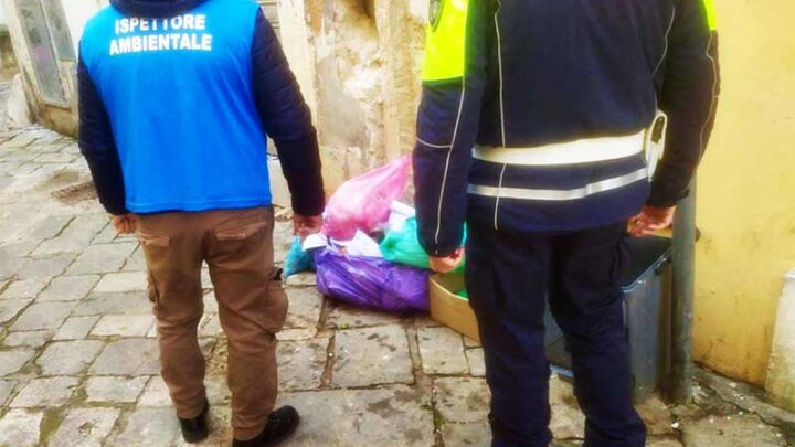 Indifferenziata: ispettori ambientali e Polizia Locale avviano i controlli mirati a Galatina e frazioni