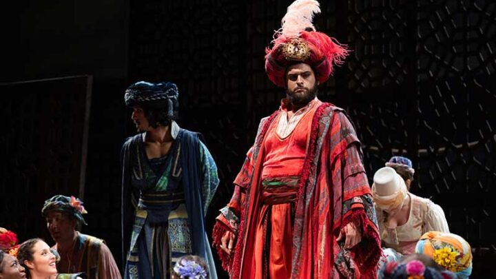 Il successo del cantante d’opera salentino Adolfo Corrado. Dalla Scala di Milano sino a Parigi e New York