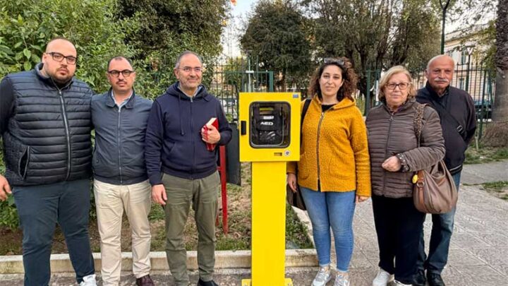 L’associazione “Tony Manco” dona un defibrillatore al Comune di Galatina