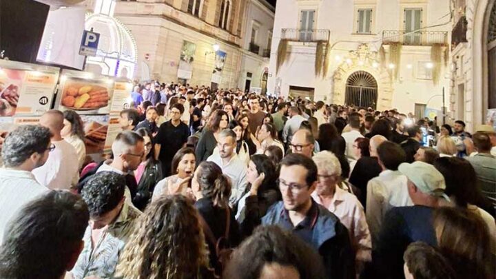 Musica, brindisi e buon cibo: tre giorni di straordinario successo per il “Fish and Gin Festival”
