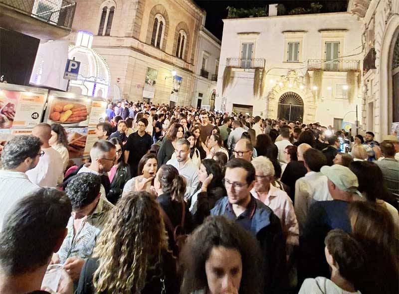 Musica, brindisi e buon cibo: tre giorni di straordinario successo per il “Fish and Gin Festival”