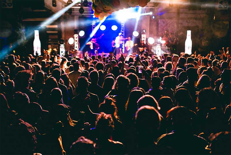 Cocktail, street food e spettacoli: il borgo antico di Galatina ospita il “Fish and Gin Festival”
