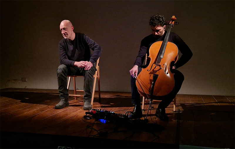 In scena “In Marcia. Appunti di un esodo” con Fabrizio Saccomanno e Marco Schiavone