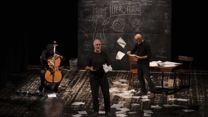 “Verba Manent. Canto per Ennio De Giorgi” arriva a Parigi grazie al linguaggio del teatro