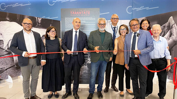 Il rito del tarantismo a Galatina raccontato in una mostra fotografica allestita all’Aeroporto del Salento