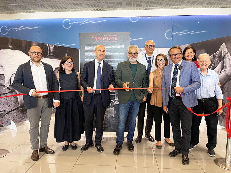 Il rito del tarantismo a Galatina raccontato in una mostra fotografica allestita all’Aeroporto del Salento
