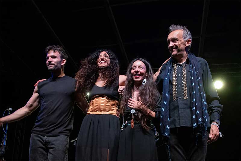 La prima italiana di “Almare” con Justin Adams, Yousra Mansour, Mauro Durante e Alessia Tondo
