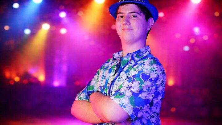Il giovane cantautore Antonix riceve il premio “Little Tony” al Cantagiro 2026