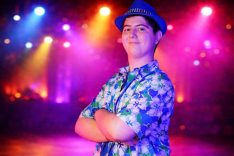 Il giovane cantautore Antonix riceve il premio “Little Tony” al Cantagiro 2026