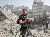 I giornalisti protagonisti di Inside Gaza, Riccardo Falcinelli e Alberto Pellai ospiti di “Conversazioni sul futuro”