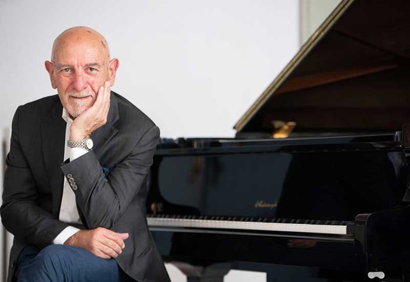 Roberto Cappello con “Incantesimi e incanti, da Oriente a Occidente” chiude il festival “I Concerti del Chiostro”
